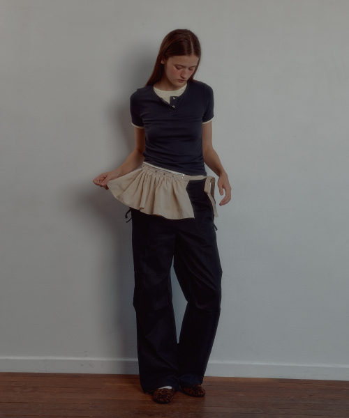 LETERIE(レテリー)の「STUD PLEATS WRAP SKIRT_BEIGE(スカート・レディース・ベージュ・FREE)」の2枚目の写真