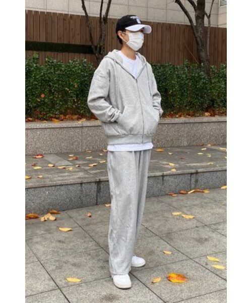 GRAVER（グレーバー）の「[ユニセックス]フラワードット刺繍フードジップアップ_グレー（パーカー・レディース・グレー・MEDIUM/LARGE）」の2枚目の写真