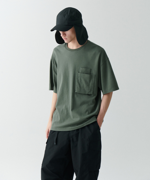 MUSINSA STANDARD（ムシンサスタンダード）の「[シティレジャー] オーバーサイズグラシスポケットTシャツ [カーキ]（Tシャツ/カットソー・メンズ・その他・XX-LARGE/LARGE/MEDIUM/SMALL/X-LARGE）」の2枚目の写真