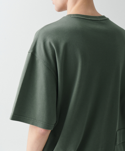 MUSINSA STANDARD（ムシンサスタンダード）の「[シティレジャー] オーバーサイズグラシスポケットTシャツ [カーキ]（Tシャツ/カットソー・メンズ・その他・XX-LARGE/LARGE/MEDIUM/SMALL/X-LARGE）」の3枚目の写真