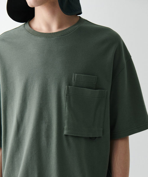 MUSINSA STANDARD（ムシンサスタンダード）の「[シティレジャー] オーバーサイズグラシスポケットTシャツ [カーキ]（Tシャツ/カットソー・メンズ・その他・XX-LARGE/LARGE/MEDIUM/SMALL/X-LARGE）」の4枚目の写真