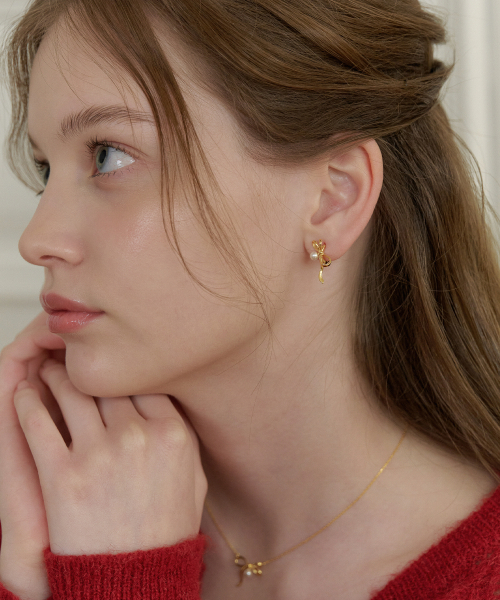 TATIANA(タチアナ)の「(シルバー925) フライリボンパールフープピアス EC3087(ピアス(両耳用)・レディース・シルバー/イエローゴールド・FREE)」の5枚目の写真