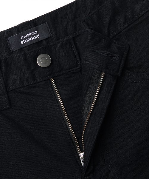 MUSINSA STANDARD（ムシンサスタンダード）の「テーパードクロップデニムパンツ[ブラック]（デニムパンツ・メンズ・その他・29/30/31/33/26/27/28/38/42/36/34/32）」の4枚目の写真
