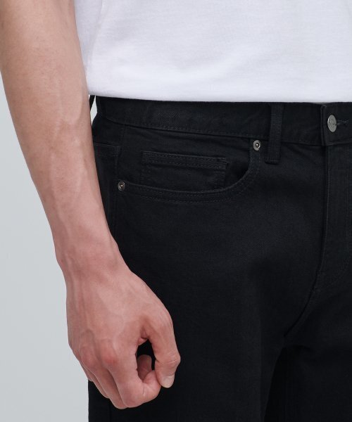 MUSINSA STANDARD（ムシンサスタンダード）の「テーパードクロップデニムパンツ[ブラック]（デニムパンツ・メンズ・その他・29/30/31/33/26/27/28/38/42/36/34/32）」の5枚目の写真