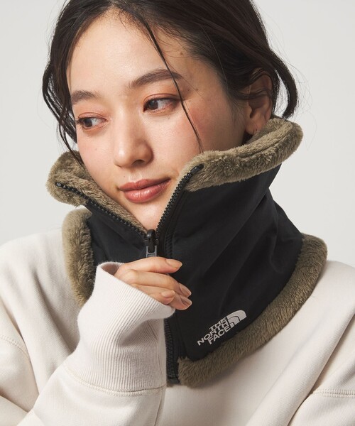 THE NORTH FACE(ザノースフェイス)の「<THE NORTH FACE>リバーシブル ネックゲイター ジップ(ネックウォーマー/スヌード・レディース・ブラック/ベージュ・FREE)」の2枚目の写真