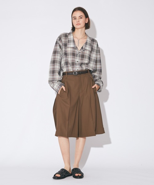 beautiful people(ビューティフルピープル)の「high twist gabardine three tuck shorts(その他パンツ・レディース・ブラウン系/アイボリー・38)」の5枚目の写真