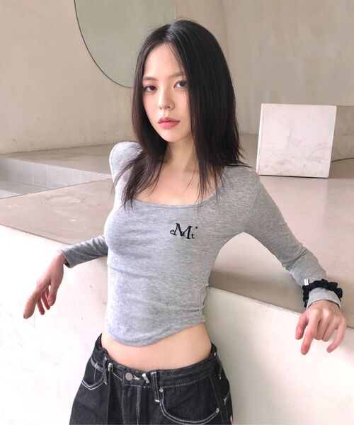 MUCENT(ムセント)の「エイナ スリムフィット スクエアネック ゴロリT (4カラー)(Tシャツ/カットソー・レディース・ブラック/ホワイト/グレー/Beige・FREE)」の13枚目の写真