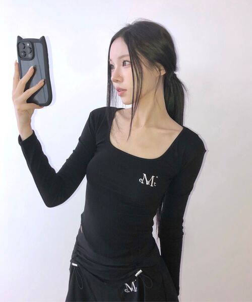 MUCENT(ムセント)の「エイナ スリムフィット スクエアネック ゴロリT (4カラー)(Tシャツ/カットソー・レディース・ブラック/ホワイト/グレー/Beige・FREE)」の12枚目の写真