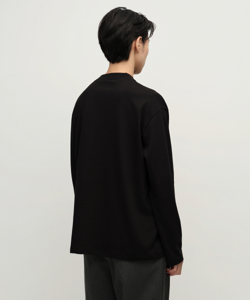 MUSINSA STANDARD（ムシンサスタンダード）の「[ヒートタンダード] モックネック長袖Tシャツ [ブラック]（Tシャツ/カットソー・メンズ・その他・MEDIUM/LARGE/X-LARGE/XX-LARGE/XXX-LARGE/SMALL）」の3枚目の写真