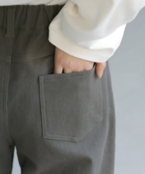HUG.U(ハグユー)の「着ぶくれしない微起毛ワイドパンツ(チノパンツ・レディース・ダークグレー/サンドベージュ/カーキ/ブラック・M/L)」の18枚目の写真