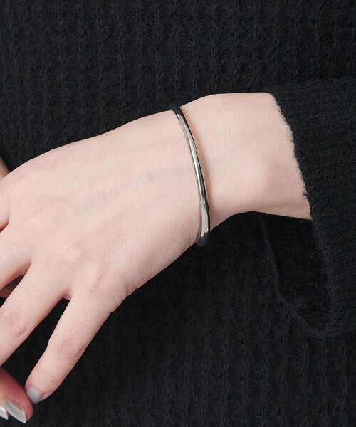 BEAUTY&YOUTH UNITED ARROWS（ビューティーアンドユースユナイテッドアローズ）の「メタル ヘンケイライン バングル（バングル/リストバンド・レディース・ゴールド/シルバー・FREE）」の3枚目の写真