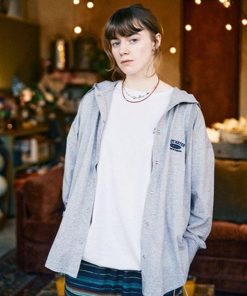 KRIFF MAYER Lady's Collection(クリフメイヤーレディースコレクション)の「【紫外線対策】UVカットさら釦パーカー(パーカー・レディース・ブラック/カラフル/ブルー/グレー・LARGE/MEDIUM)」の1枚目の写真