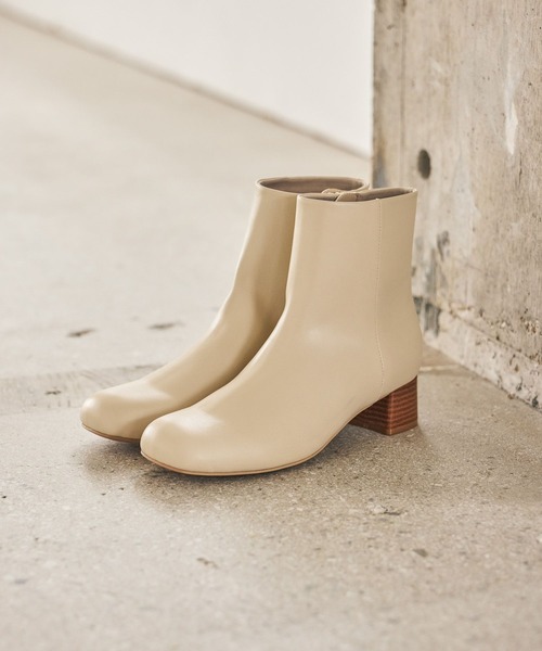 studio CLIP（スタディオクリップ）の「スクエアプレーンヒールブーツ（ブーツ・レディース・ブラック/アイボリー・MEDIUM/LARGE）」の2枚目の写真