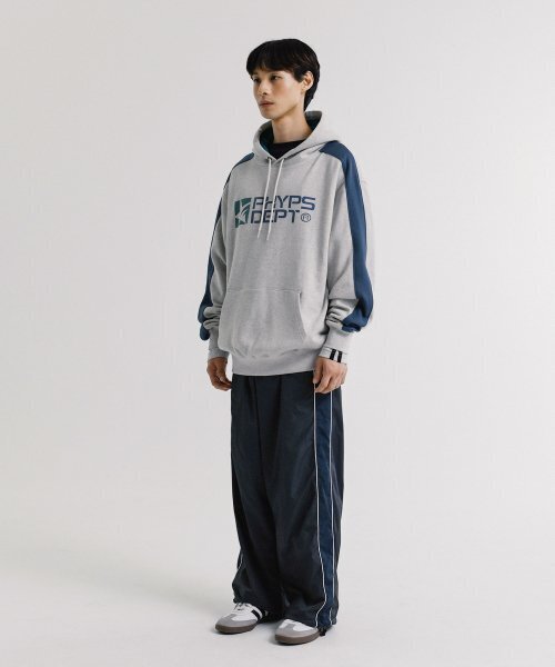 PHYSICAL DEPARTMENT(フィジカル デパートメント)の「スターダストフードブラック(パーカー・レディース・その他・LARGE/MEDIUM/SMALL/X-LARGE)」の7枚目の写真