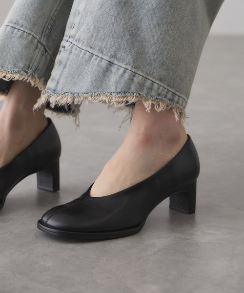 ADAM ET ROPE'（アダムエロペ）の「ラウンドトゥパンプス（パンプス・レディース・ブラック/ベージュ・24.5/24/23.5/23）」の2枚目の写真