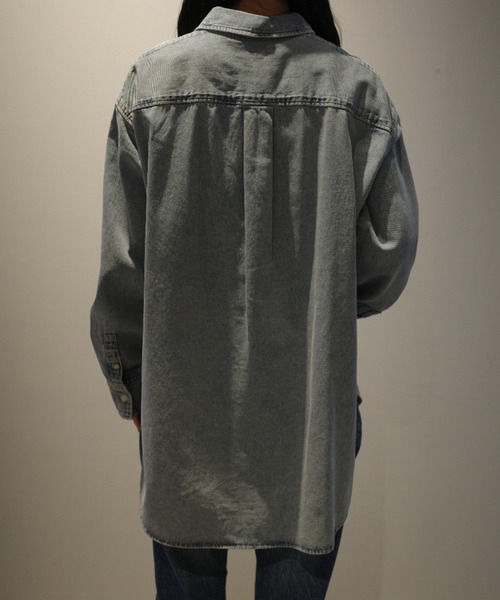 CLANE(クラネ)の「CLANE COMPACT DENIM SHIRTS(シャツ/ブラウス・レディース・ライトブルー・2/1)」の2枚目の写真