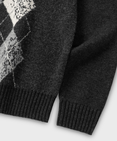 NONBLANK(ノンブランク)の「アーガイルパターンクルーネックニット_ダークグレー(ニット/セーター・メンズ・チャコール・LARGE/MEDIUM/X-LARGE)」の4枚目の写真