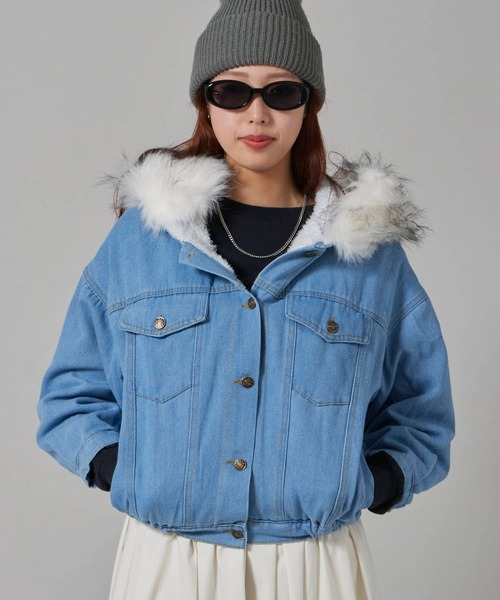 Chick(チック)の「Faux Fur Hooded Denim Jacket / フード付き フェイクファー2ndデニムジャケット(デニムジャケット・レディース・グレー/ピンク/ホワイト・FREE)」の4枚目の写真
