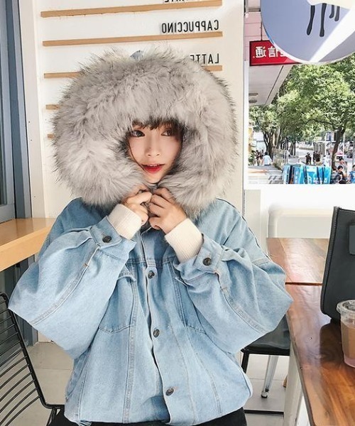 セール】Faux Fur Hooded Denim Jacket / フード付き フェイクファー