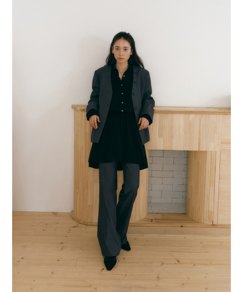 Yuje(ユジェ)の「LOUVE SLACKS (3color, 2size)(スラックス・レディース・チャコールグレー/ブラック/ダークブラウン・SMALL/MEDIUM)」の4枚目の写真