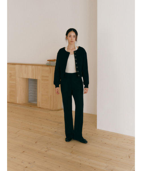 Yuje(ユジェ)の「LOUVE SLACKS (3color, 2size)(スラックス・レディース・チャコールグレー/ブラック/ダークブラウン・SMALL/MEDIUM)」の8枚目の写真