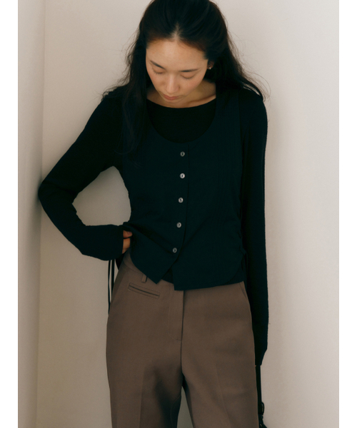 Yuje(ユジェ)の「LOUVE SLACKS (3color, 2size)(スラックス・レディース・チャコールグレー/ブラック/ダークブラウン・SMALL/MEDIUM)」の12枚目の写真