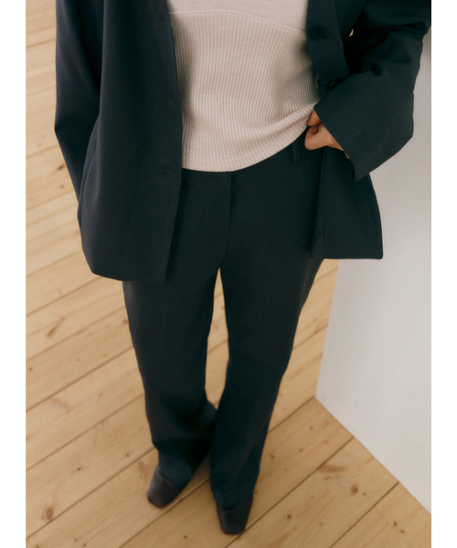 Yuje(ユジェ)の「LOUVE SLACKS (3color, 2size)(スラックス・レディース・チャコールグレー/ブラック/ダークブラウン・SMALL/MEDIUM)」の19枚目の写真