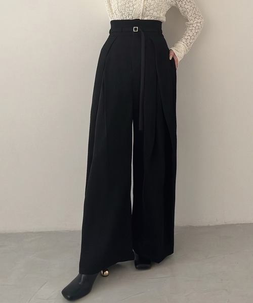 Meiru(メイル)の「細ベルトハイウエストタックワイドパンツ(スラックス・レディース・チャコール/アイボリー/ブラック・SMALL/MEDIUM/LARGE)」の10枚目の写真