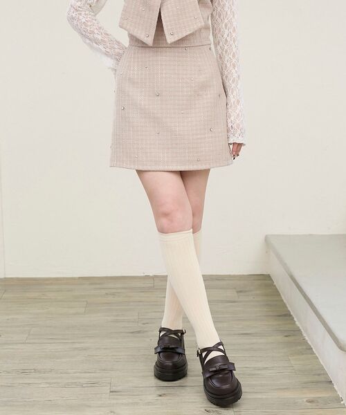 MAJESTIC LEGON（マジェスティックレゴン）の「ビジュー付き台形ミニスカパン（スカート・レディース・アイボリー/ピンクベージュ/サックスブルー/ブラック・MEDIUM）」の4枚目の写真