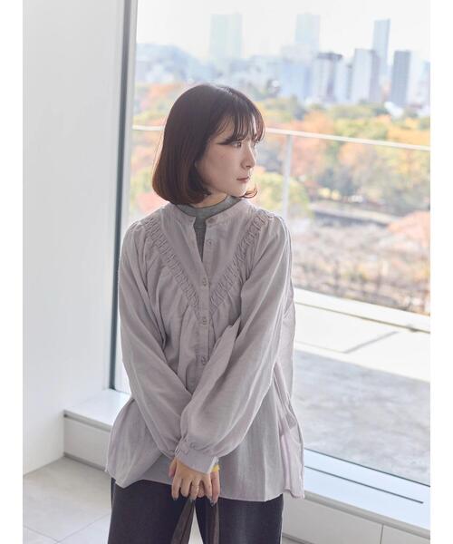 Samansa Mos2 blue（サマンサモスモスブルー）の「切替タックブラウス（シャツ/ブラウス・レディース・オフホワイト/ブラック/シルバーグレー・F）」の3枚目の写真