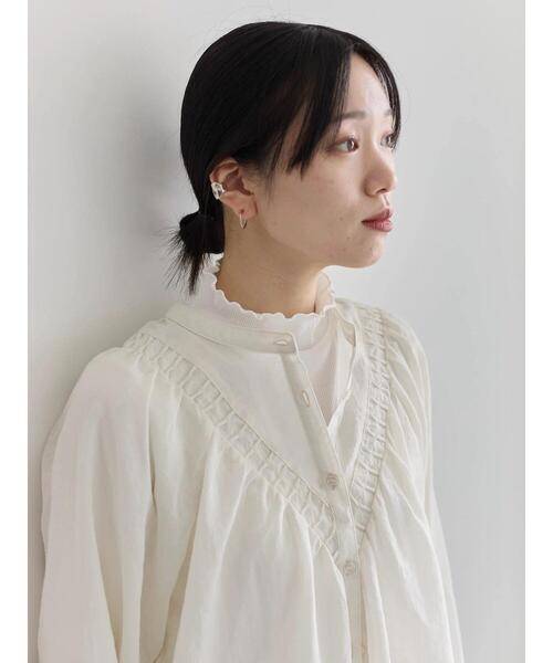 Samansa Mos2 blue（サマンサモスモスブルー）の「切替タックブラウス（シャツ/ブラウス・レディース・オフホワイト/ブラック/シルバーグレー・F）」の18枚目の写真