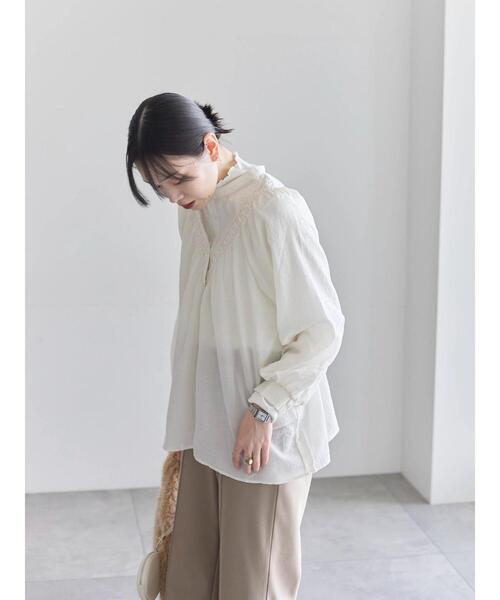 Samansa Mos2 blue（サマンサモスモスブルー）の「切替タックブラウス（シャツ/ブラウス・レディース・オフホワイト/ブラック/シルバーグレー・F）」の6枚目の写真