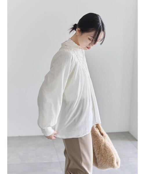 Samansa Mos2 blue（サマンサモスモスブルー）の「切替タックブラウス（シャツ/ブラウス・レディース・オフホワイト/ブラック/シルバーグレー・F）」の7枚目の写真