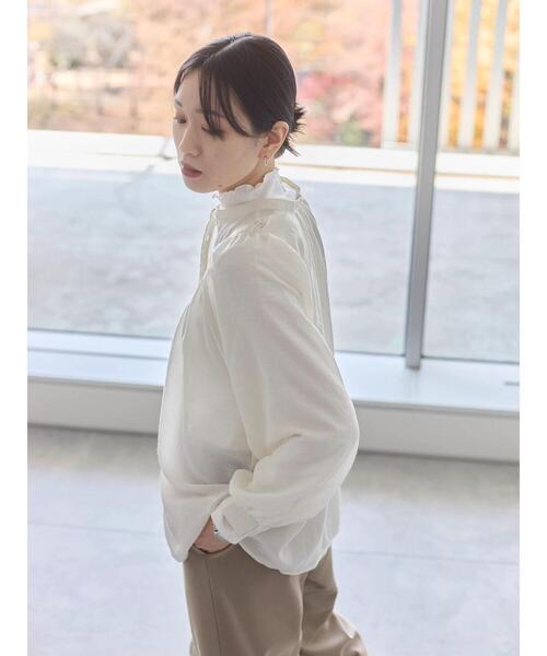 Samansa Mos2 blue（サマンサモスモスブルー）の「切替タックブラウス（シャツ/ブラウス・レディース・オフホワイト/ブラック/シルバーグレー・F）」の9枚目の写真