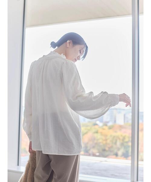 Samansa Mos2 blue（サマンサモスモスブルー）の「切替タックブラウス（シャツ/ブラウス・レディース・オフホワイト/ブラック/シルバーグレー・F）」の11枚目の写真