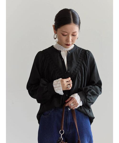 Samansa Mos2 blue（サマンサモスモスブルー）の「切替タックブラウス（シャツ/ブラウス・レディース・オフホワイト/ブラック/シルバーグレー・F）」の4枚目の写真