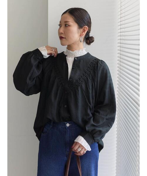 Samansa Mos2 blue（サマンサモスモスブルー）の「切替タックブラウス（シャツ/ブラウス・レディース・オフホワイト/ブラック/シルバーグレー・F）」の5枚目の写真