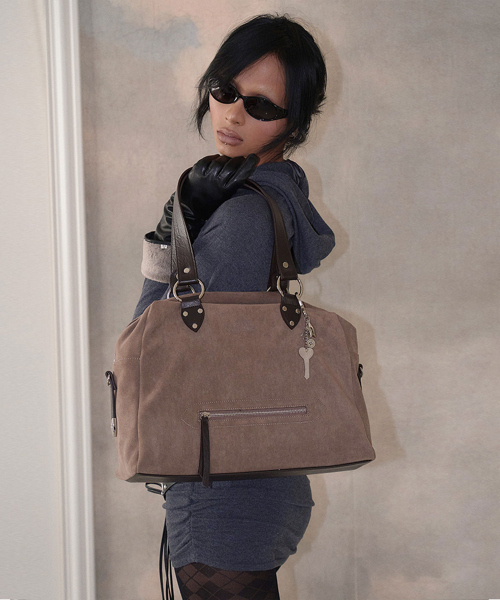 SAND MUSEUM（サンドミュージアム）の「MAGAZINE BAG [Suede Mocha]（ショルダーバッグ・レディース・その他・FREE）」の2枚目の写真
