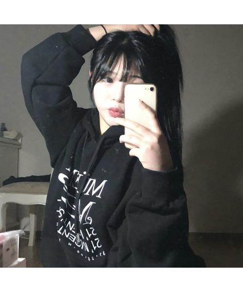 MUCENT(ムセント)の「エッセンシャルレタリングルーズフィットフードパーカー男女共用(4カラー)(パーカー・レディース・ブラック/ネイビー/グレー/チャコール・S/L)」の1枚目の写真