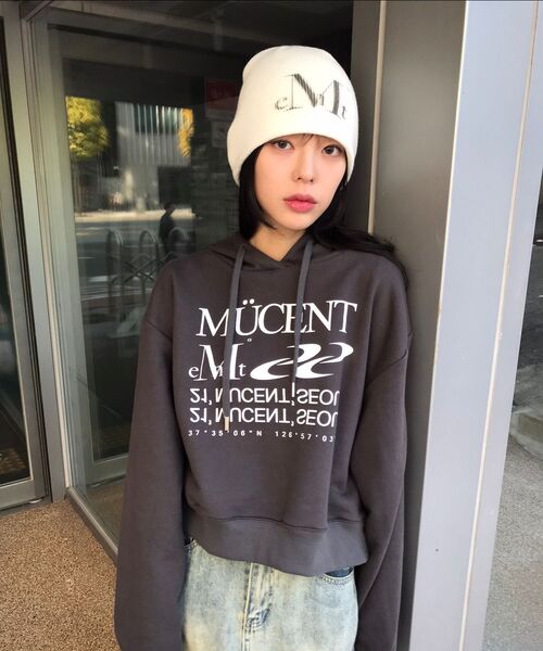 MUCENT(ムセント)の「エッセンシャルレタリングルーズフィットフードパーカー男女共用(4カラー)(パーカー・レディース・ブラック/ネイビー/グレー/チャコール・S/L)」の22枚目の写真