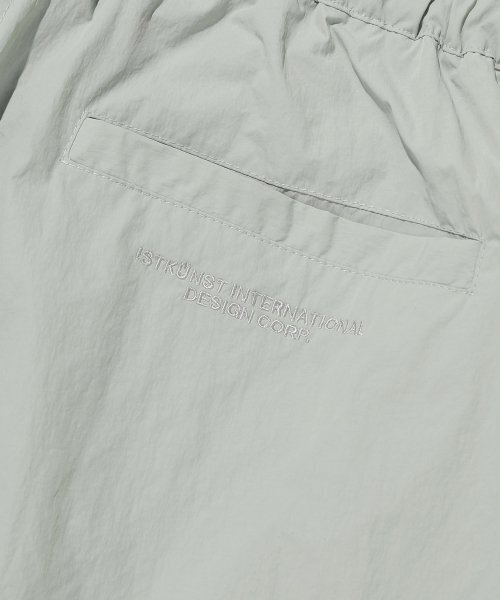 ISTKUNST（イストクンスト）の「TRANSFORM CARGO PANTS_GREY(IK2DMMPA10A)（スウェットパンツ・レディース・グレー・L/M/S）」の9枚目の写真