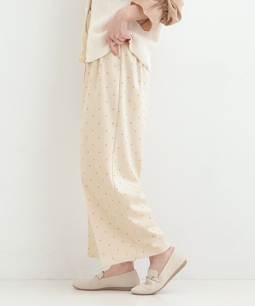 SHOO・LA・RUE(シューラルー)の「【S-LL】きれい見えも叶う フロッキードットワイドパンツ(その他パンツ・レディース・アイボリー系5/チャコール/アイボリー・01/04/03/02)」の9枚目の写真