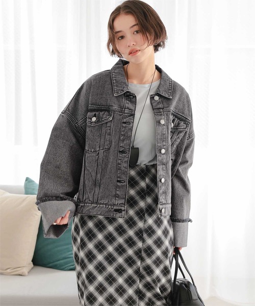 titivate（ティティベイト）の「袖ロールアップデニムジャケット（デニムジャケット・レディース・インディゴブルー/ライトブルー/ブラック・M）」の2枚目の写真