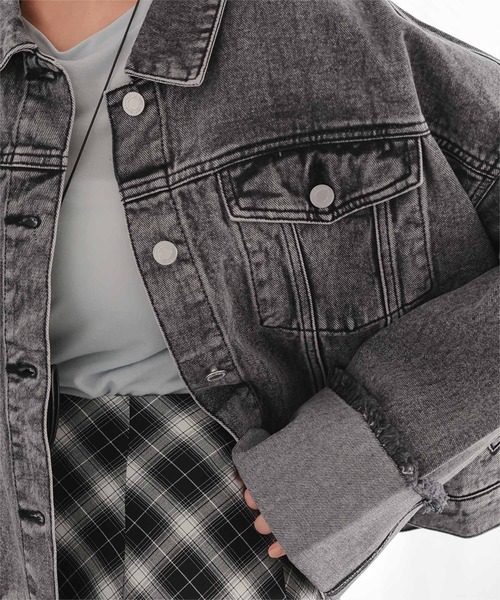 titivate（ティティベイト）の「袖ロールアップデニムジャケット（デニムジャケット・レディース・インディゴブルー/ライトブルー/ブラック・M）」の6枚目の写真