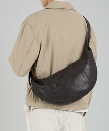 MADGOAT（マッドゴート）の「スプリットハーフムーンメッセンジャーバッグ_ダークブラウン（メッセンジャーバッグ）」