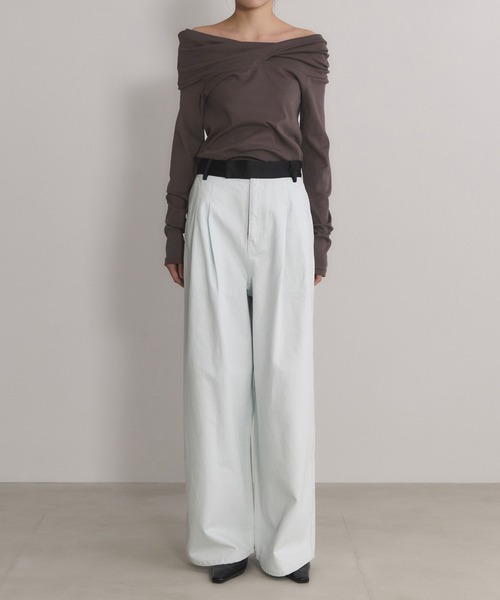 ADAM ET ROPE'（アダムエロペ）の「【EMOELLE】スビンコットンオフショルトップス（Tシャツ/カットソー・レディース・グレー/ブラウン・FREE）」の4枚目の写真