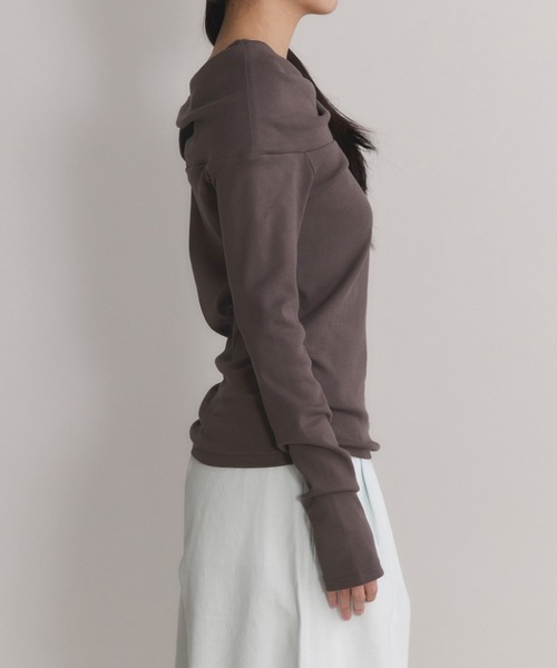 ADAM ET ROPE'（アダムエロペ）の「【EMOELLE】スビンコットンオフショルトップス（Tシャツ/カットソー・レディース・グレー/ブラウン・FREE）」の7枚目の写真