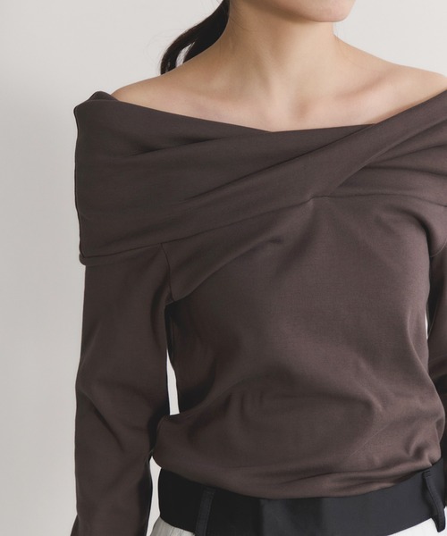 ADAM ET ROPE'（アダムエロペ）の「【EMOELLE】スビンコットンオフショルトップス（Tシャツ/カットソー・レディース・グレー/ブラウン・FREE）」の9枚目の写真