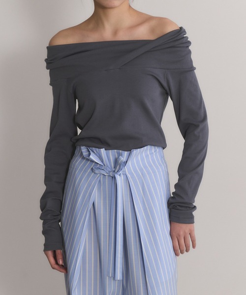 ADAM ET ROPE'（アダムエロペ）の「【EMOELLE】スビンコットンオフショルトップス（Tシャツ/カットソー・レディース・グレー/ブラウン・FREE）」の13枚目の写真