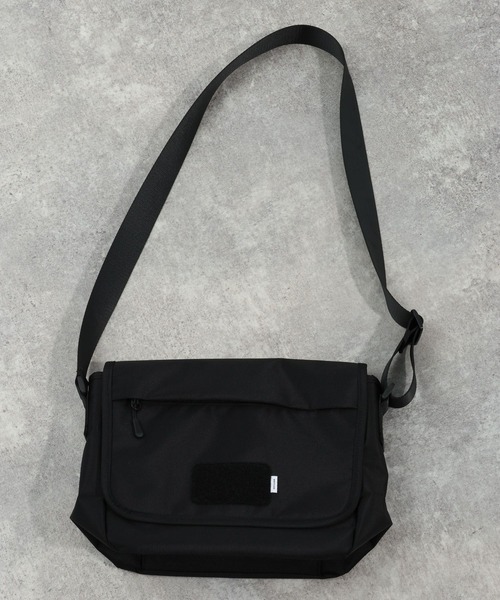 BAYFLOW(ベイフロー)の「【BLACK BAG COLLECTION】フラップショルダーバッグ(ショルダーバッグ・メンズ・ブラック・FREE)」の5枚目の写真